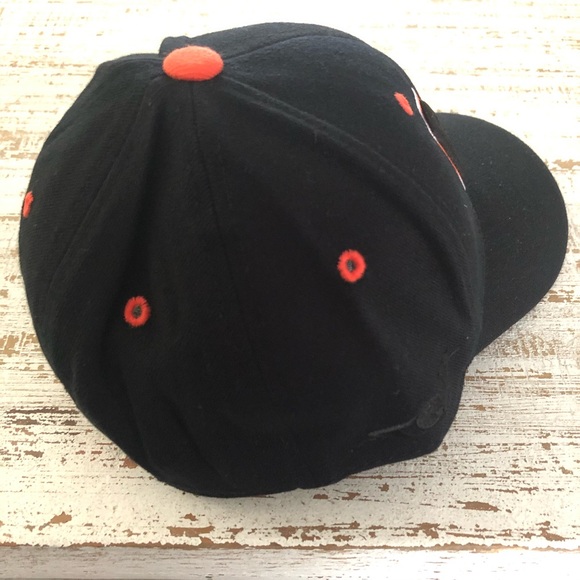 Fitted Black Miami Hurricanes Hat - Picture 2 of 3